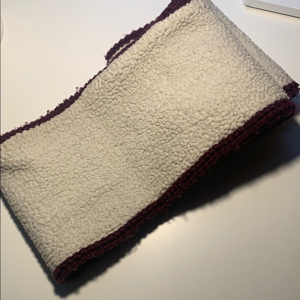 Super Dry Burgundy Infinity Rug - Picture 6 of 6